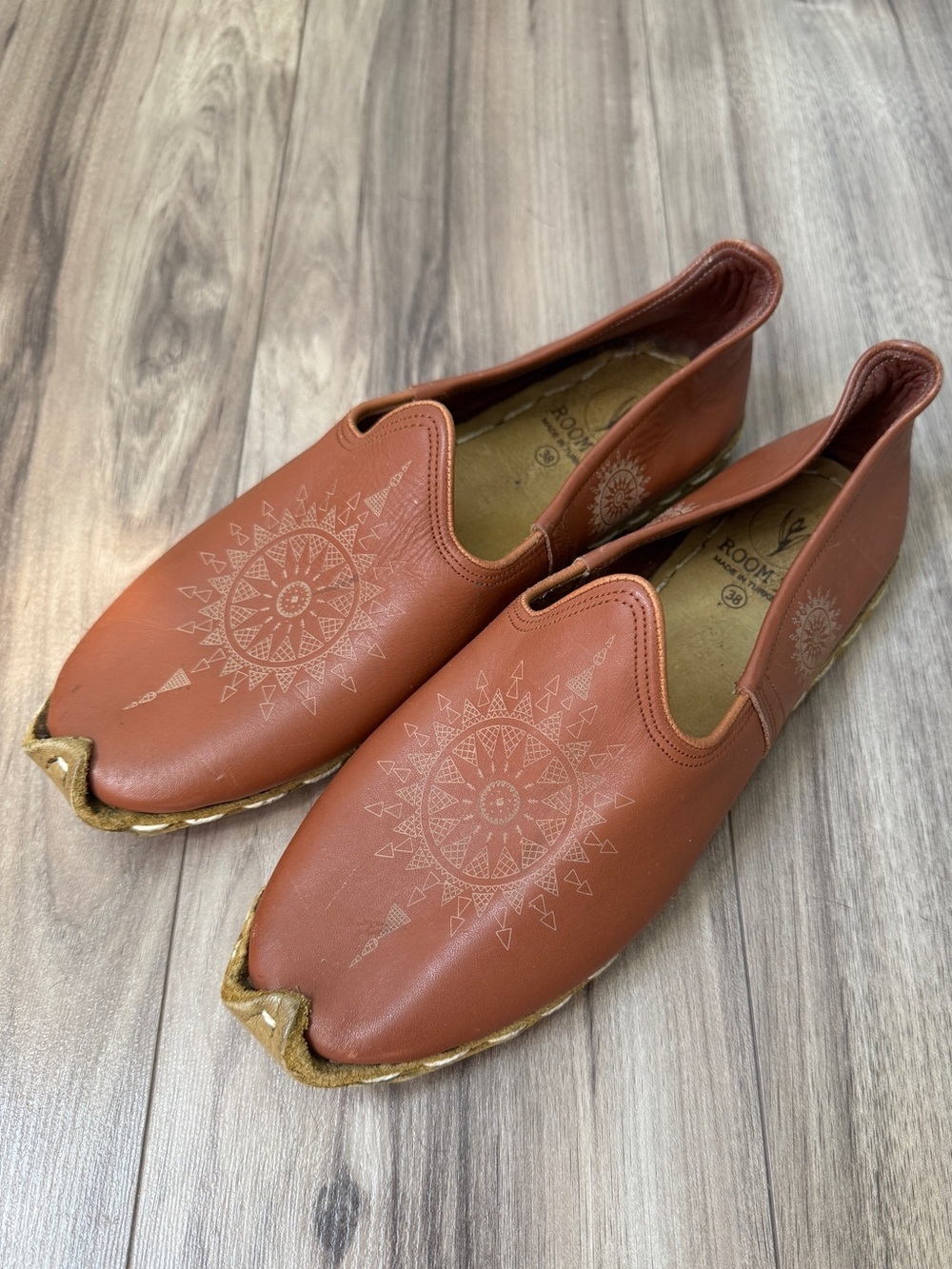 BOHO Room 34 Brown Leather Slip On Flats Mandala Print Size 38 Made in Turkey